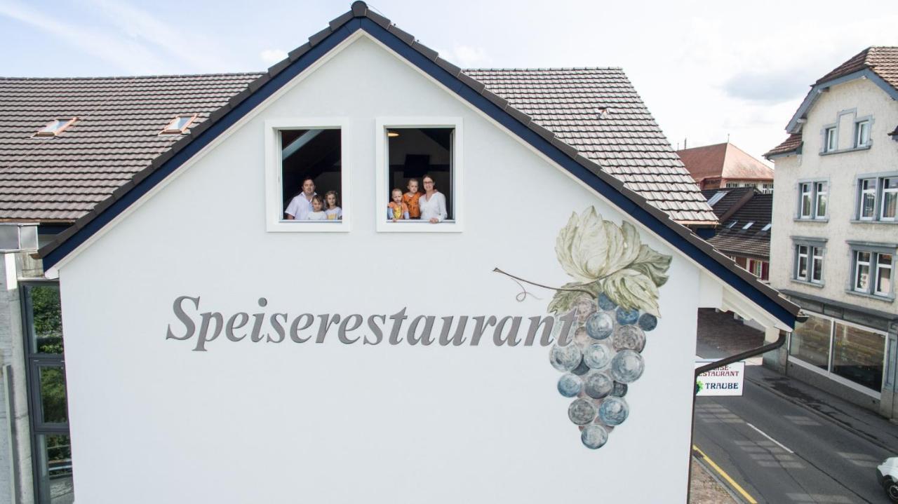 Speiserestaurant Traube Kuttigen Bagian luar foto