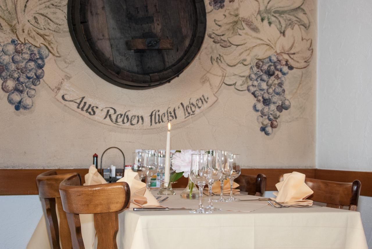 Speiserestaurant Traube Kuttigen Bagian luar foto